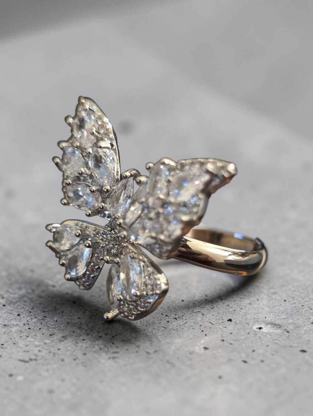 Sassified Boutique Nwt Adjustable Butterfly Cluster CZ Ring in Silver